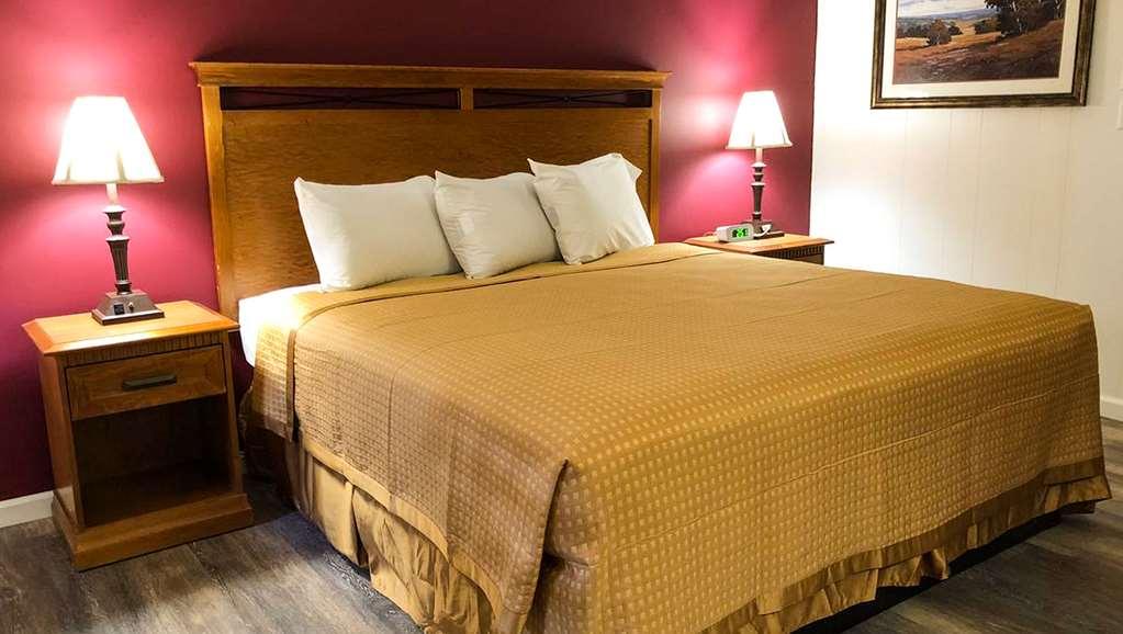 Budget Inn Ontario Room photo