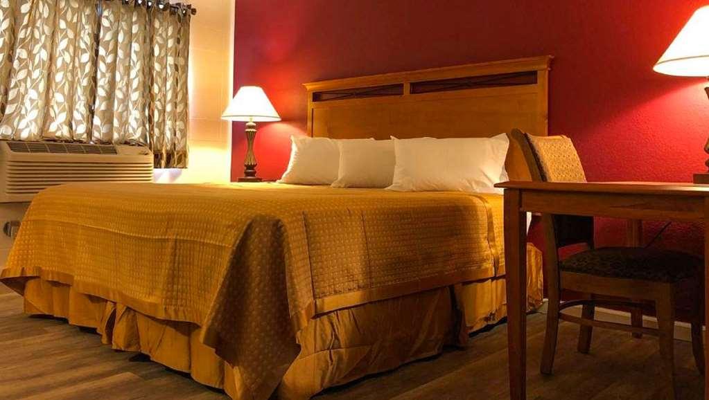 Budget Inn Ontario Room photo