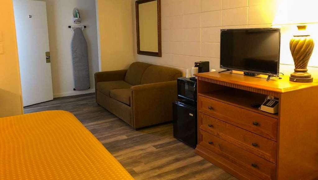 Budget Inn Ontario Room photo